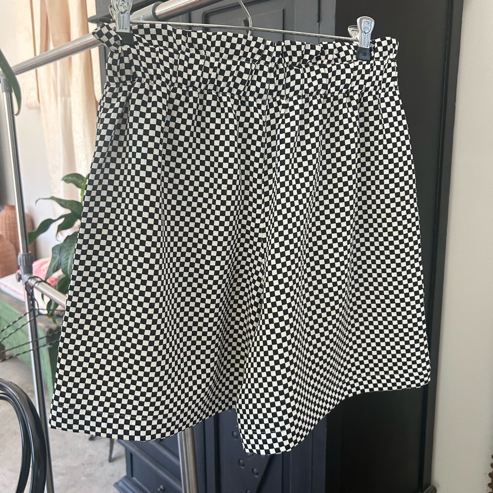 KkCo Black & White Checkerboard Drawstring Women’s Shorts (M) - Picture 2 of 3